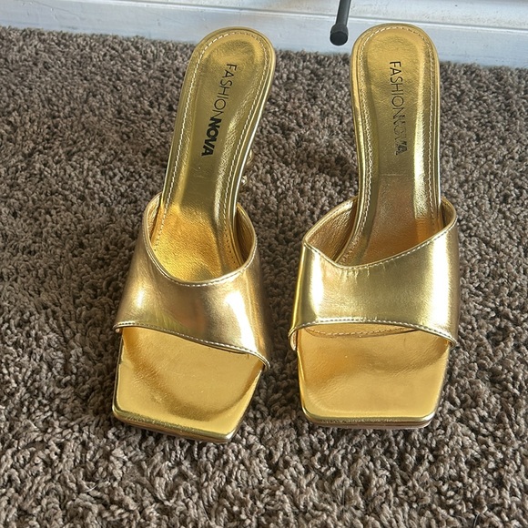 Gold heels - Picture 3 of 5